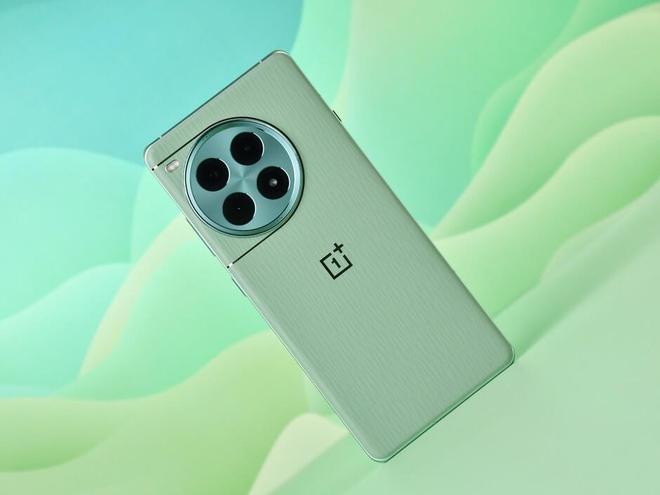 24GB+1TB新机发布骁龙8Gen3+8T旗舰屏仅售3199元起(图4) 24GB+1TB新机发布骁龙8Gen3+8T旗舰屏仅售3199元起(图4)